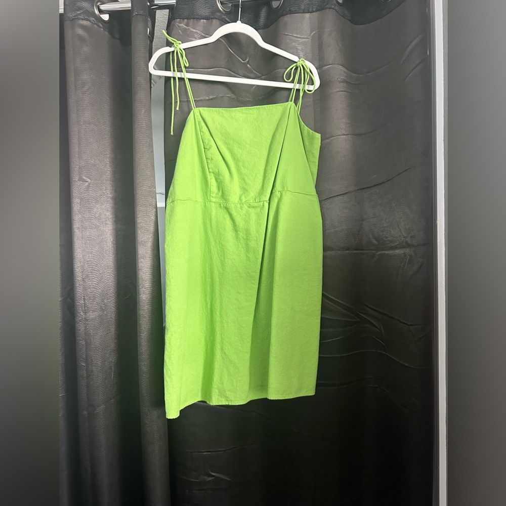 Old Navy Green Spaghetti Strap Sundress Mini / Pockets